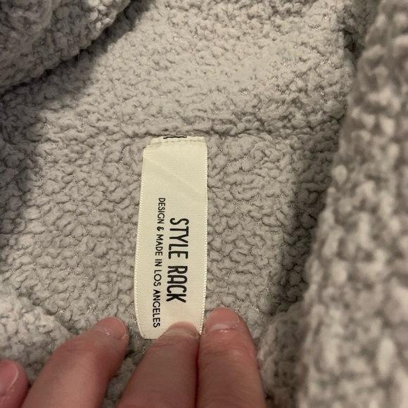 Pink Lily boutique Sherpa style sweatshirt - Picture 2 of 2